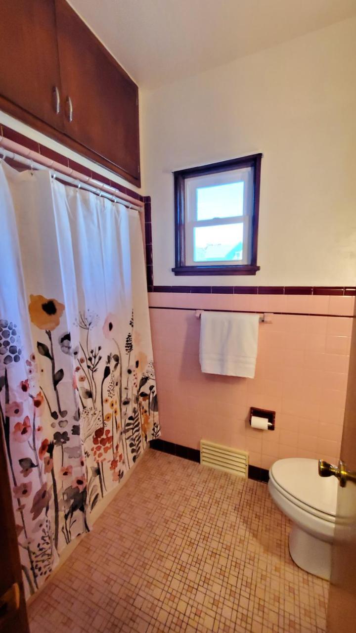 Fully Furnished 2 Bed 1 Bath Downtown Appleton — Appleton — photo 4
