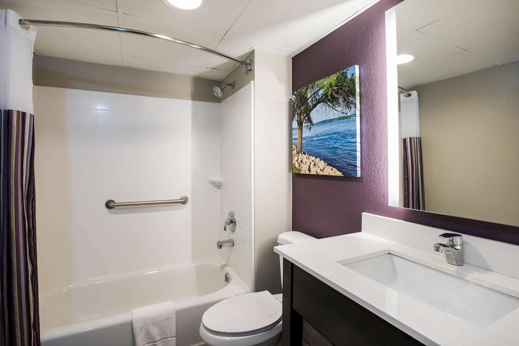 La Quinta Inn by Wyndham Davenport & Conference Center - photo 22