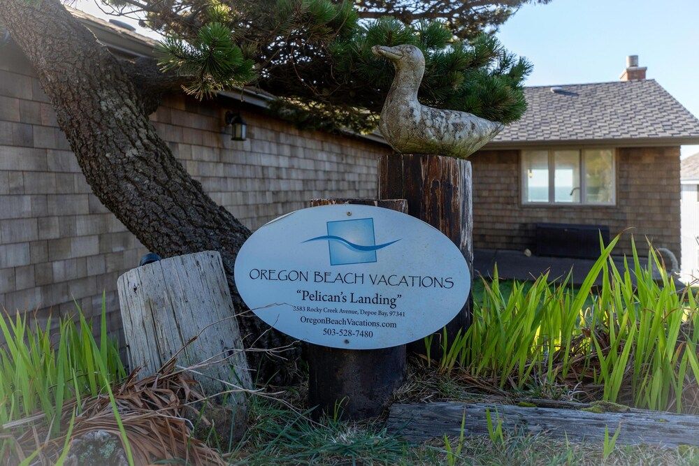Pelicans Landing in Depoe Bay, United States