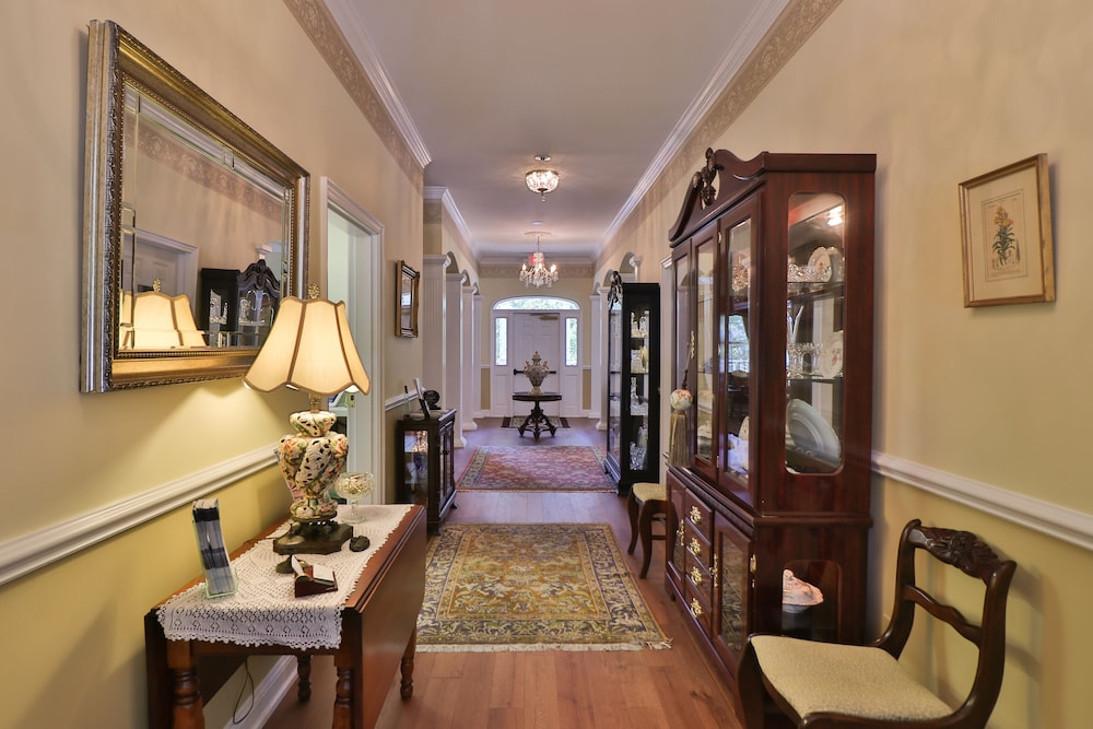 The Cypress Inn Bed & Breakfast - photo 2