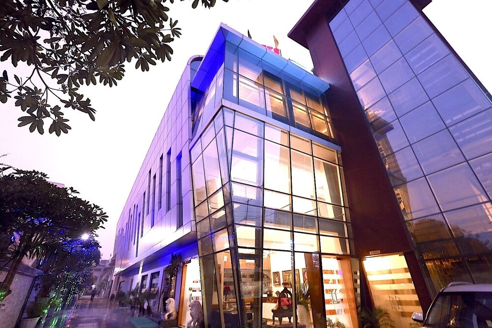 Opy Camboa - carbon neutral hotel in Unknown City
