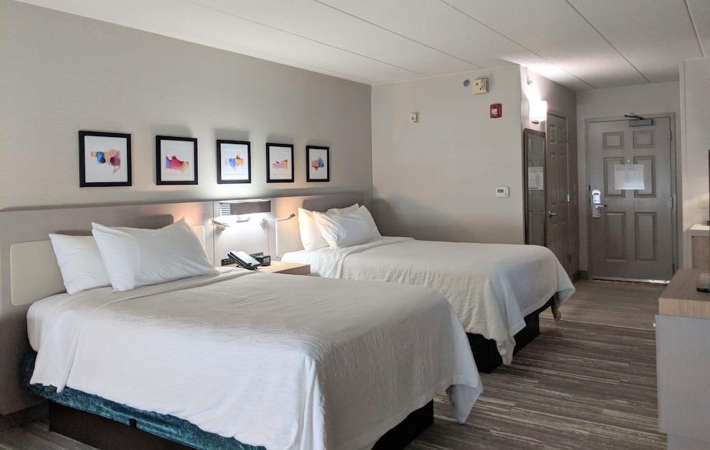 Hilton Garden Inn Chicago North Shore Evanston - photo 11