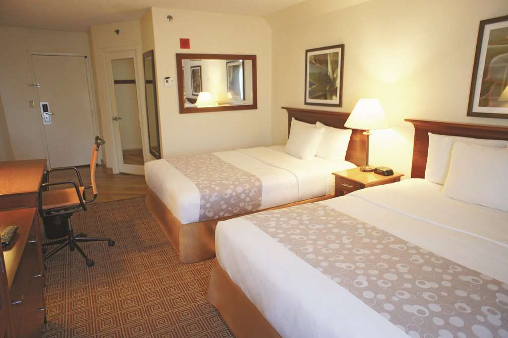 La Quinta Inn & Suites by Wyndham Stamford New York City - photo 26