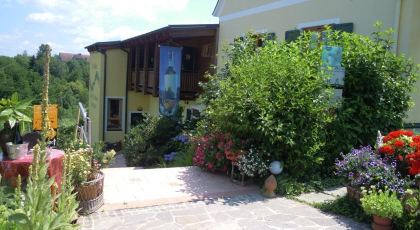 FerienAppartments Landhaus FühlDichWohl — 4-Star Luxury Hotel in Fehring, Austria