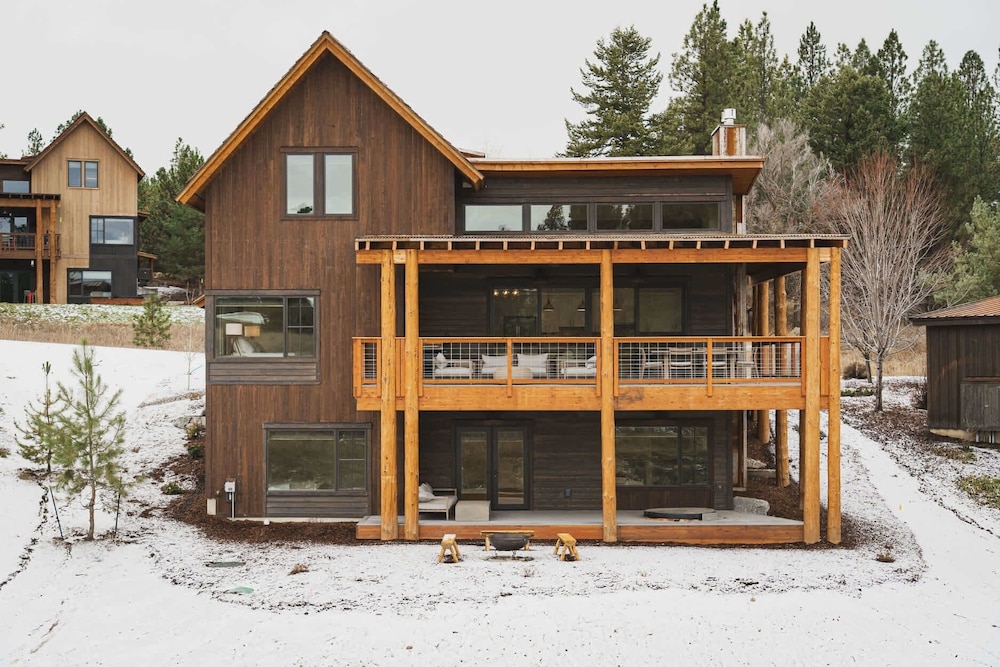 Wilderness Club Escape For 14 in Eureka, United States