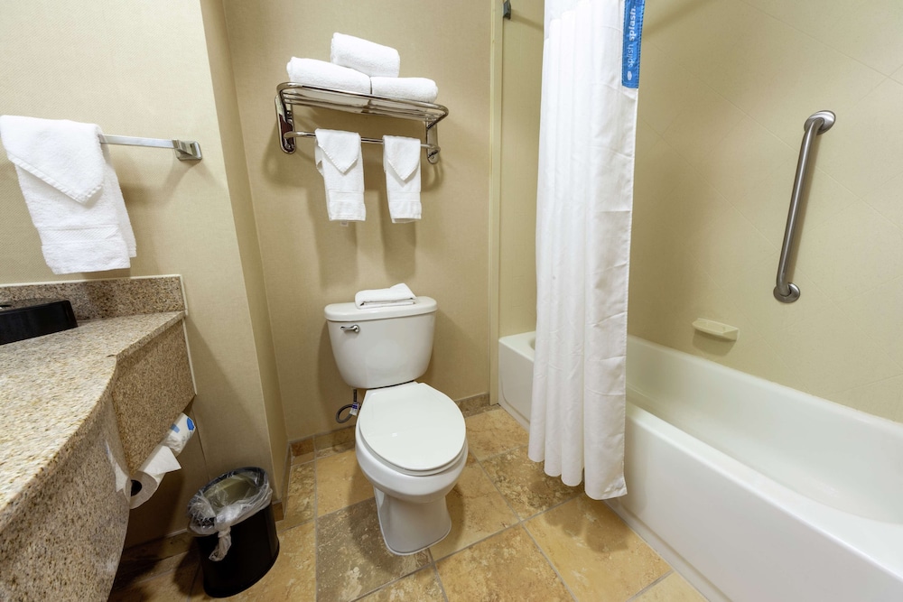 Hampton Inn Martinsburg South Inwood - photo 29