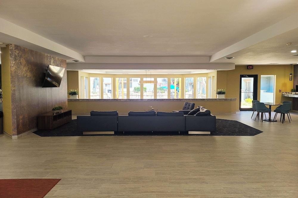 Endeavor Inn & Suites Trademark Collection by Wyndham - photo 20
