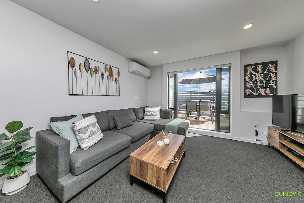 Balcony and Parking 3BR Gem Near Arena by Zodiak Stays — 4-Star Luxury Hotel in Auckland, New Zealand