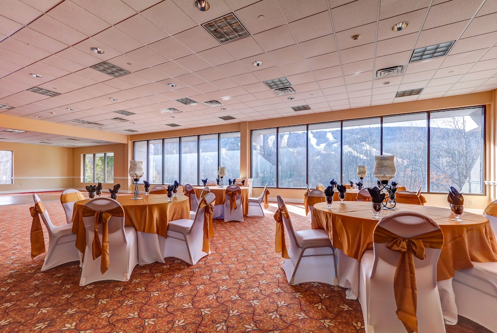 Chateau Resort & Conference Center - photo 33