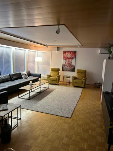 Villa Mänty 200 m2 Arkkitehdin suunnittelema kaupunkikoti Rauhallinen sijainti Sauna ilmainen pysäköinti — 4-Star Luxury Hotel in Seinaejoki, Finland