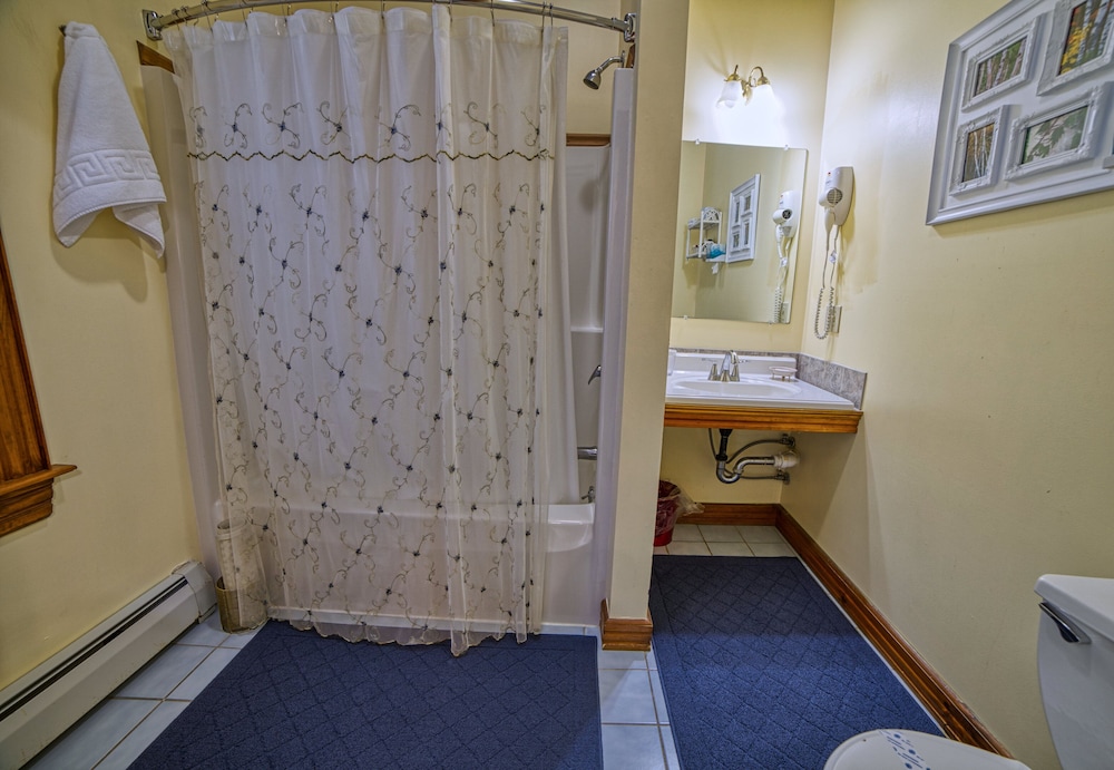 Rockwell Falls Inn and Wine Bar - photo 59