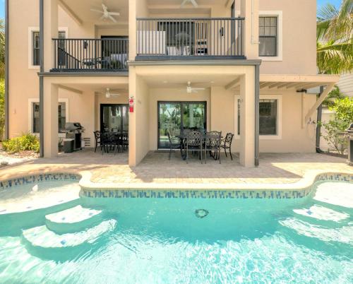 One of a Kind Pool Terraces Ocean View Rooftop in Siesta Village at Best Beach — 4-Star Luxury Hotel in Siesta Key, United States