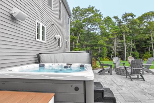 Heated Saltwater Pool Hot Tub — Eastham