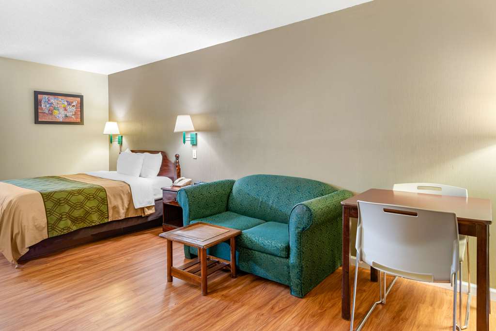 Econo Lodge Inn & Suites Southeast - photo 11