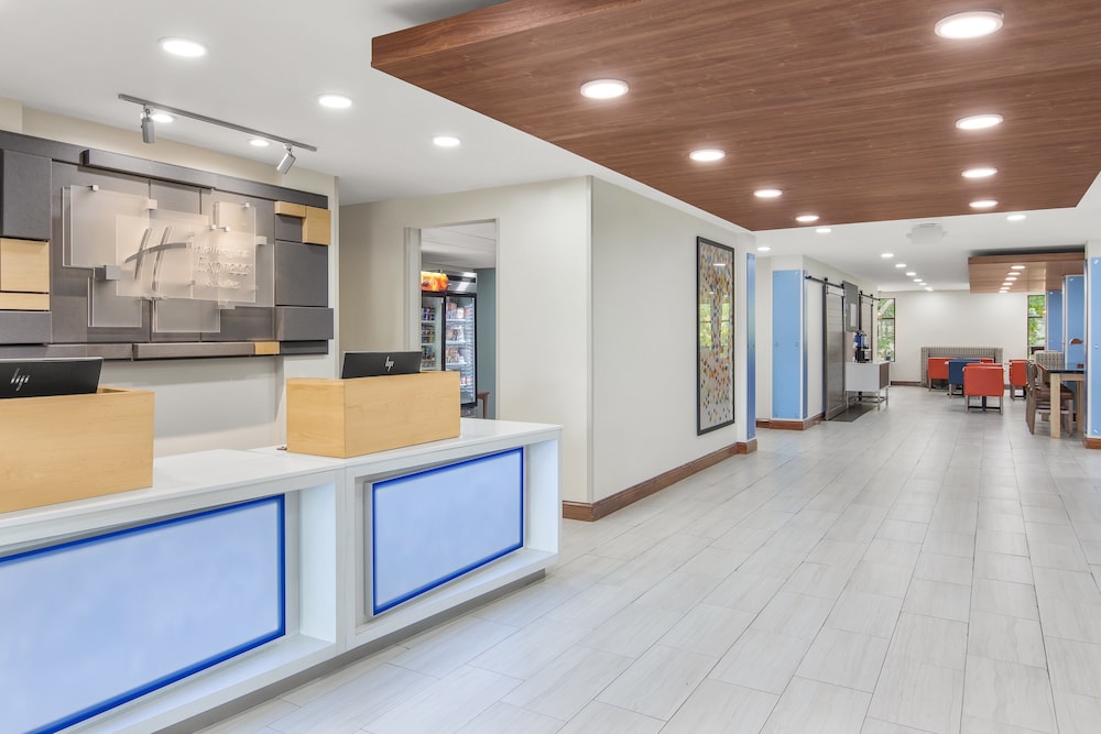 Holiday Inn Express & Suites Hardeeville Hilton Head by IHG - photo 44