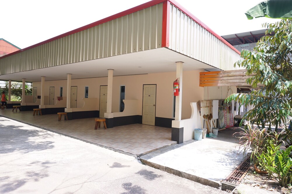 Baan Dala - carbon neutral hotel in Sawi