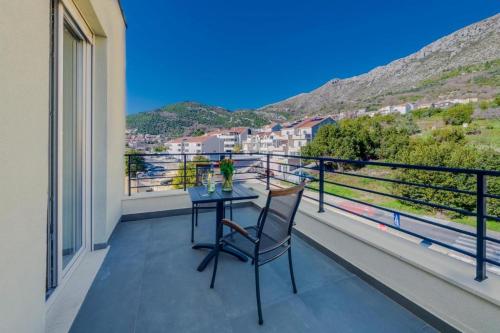 Mokos Modern Suite with Sea View and Jacuzzi