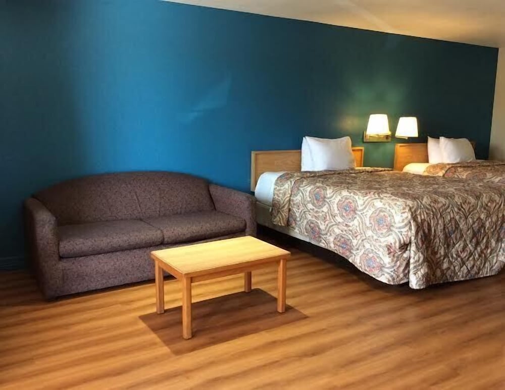 Stratford House Inn and Suites - photo 15