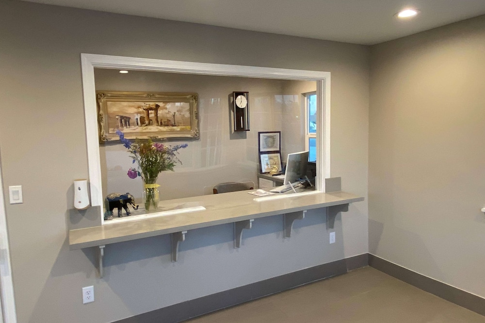 Super 8 by Wyndham Bakersfield CA - featured photo