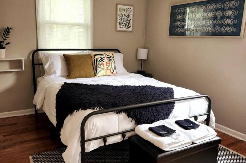 Cozy house near Lake Erie 10 minutes to Downtown. — 4-Star Luxury Hotel in Cleveland, United States