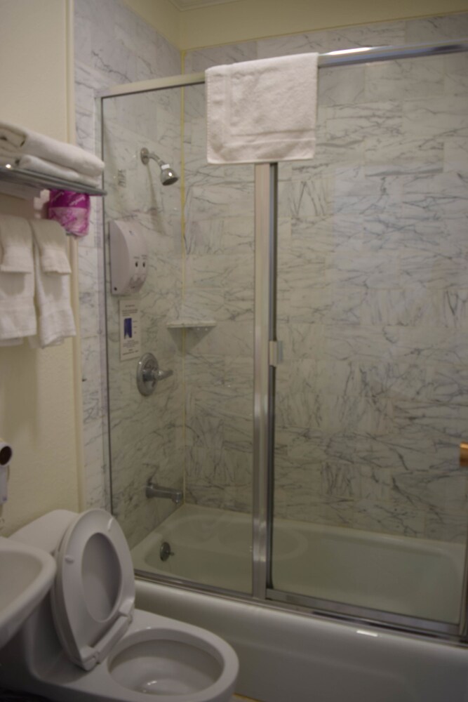 Americas Best Value Inn & Suites Soma - photo 34