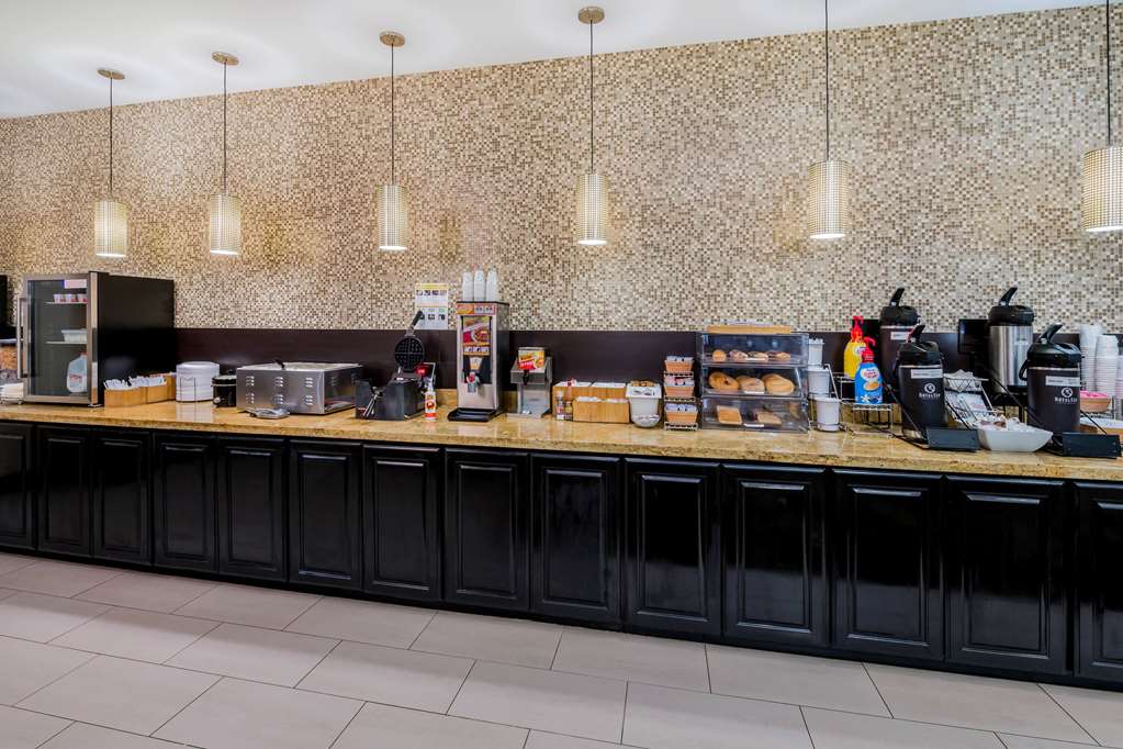 La Quinta Inn & Suites by Wyndham Marshall - photo 33