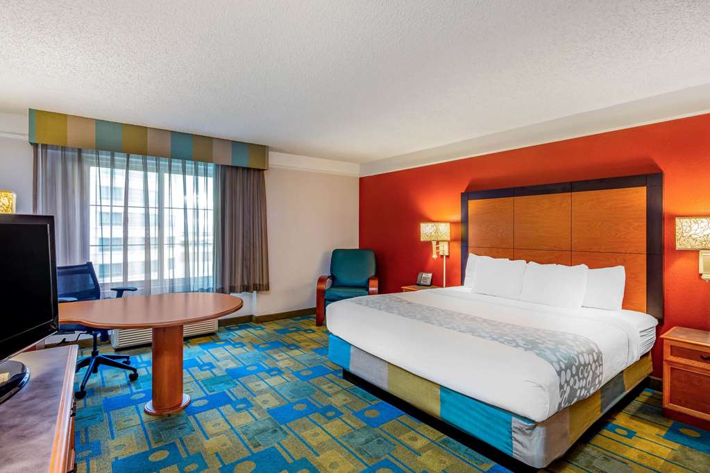 La Quinta Inn & Suites by Wyndham Fremont Silicon Valley - photo 13