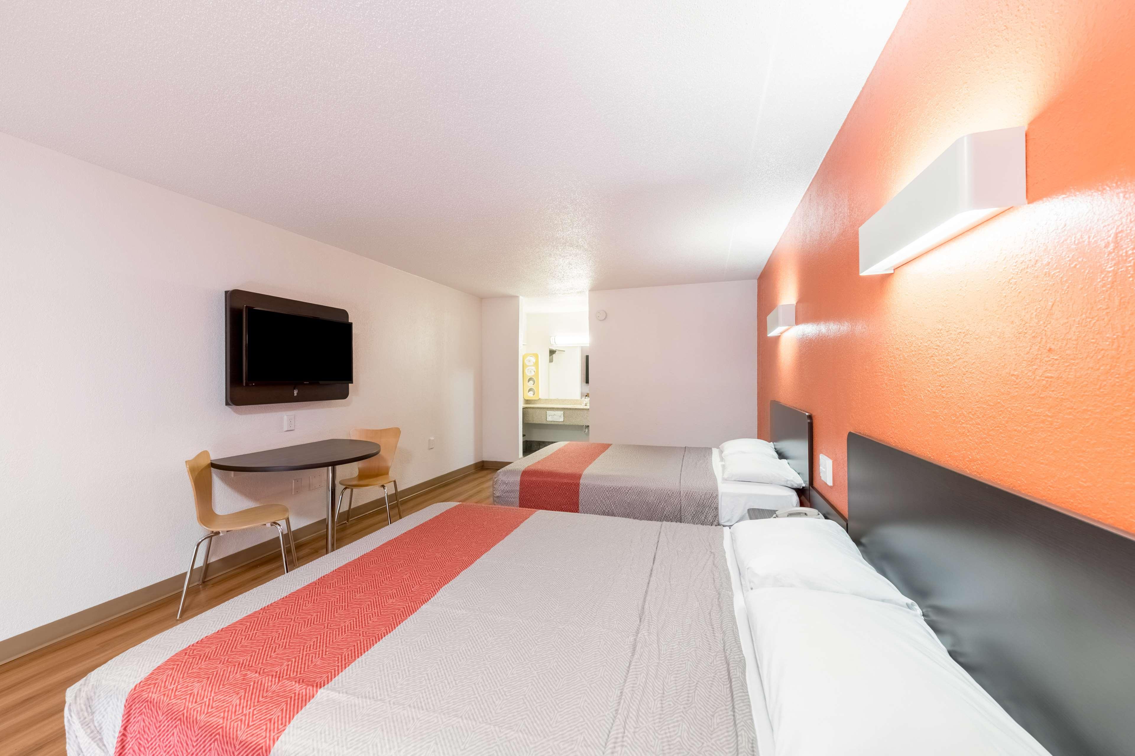 Motel 6 Bricktown - photo 6