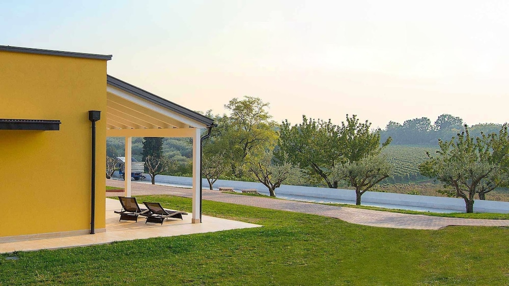 Agriturismo Monte Oliveto — 4-Star Luxury Hotel in Bardolino, Italy