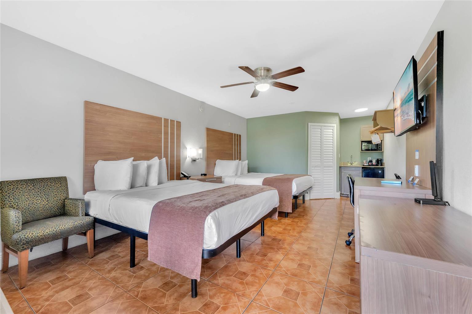 Rodeway Inn & Suites Fort Lauderdale Airport & Cruise Port - photo 48