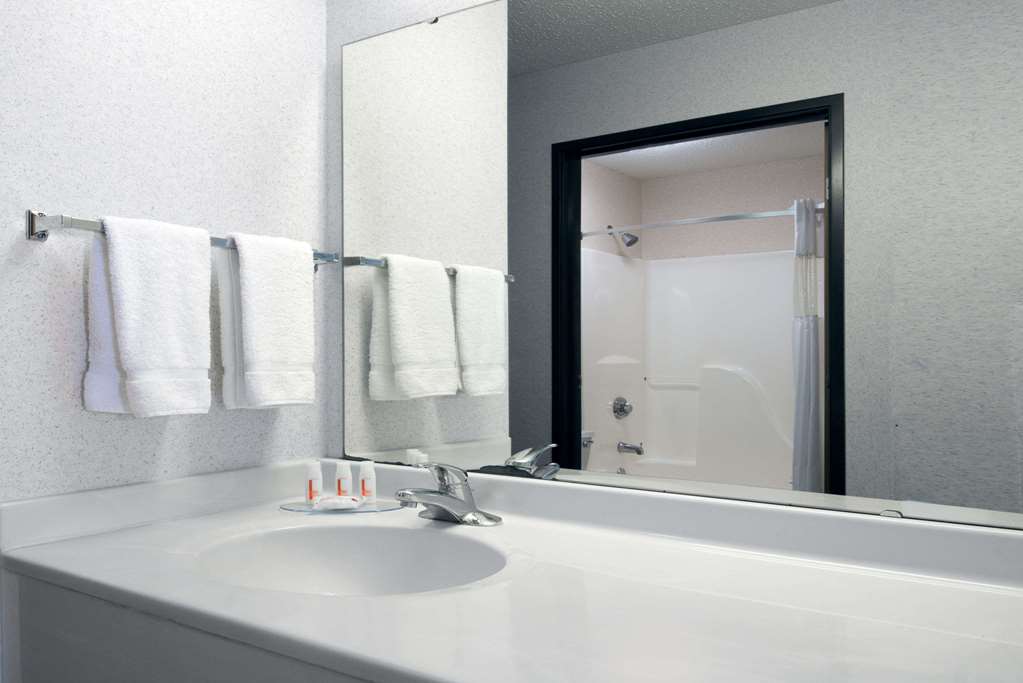 Baymont by Wyndham Columbus Rickenbacker - photo 8