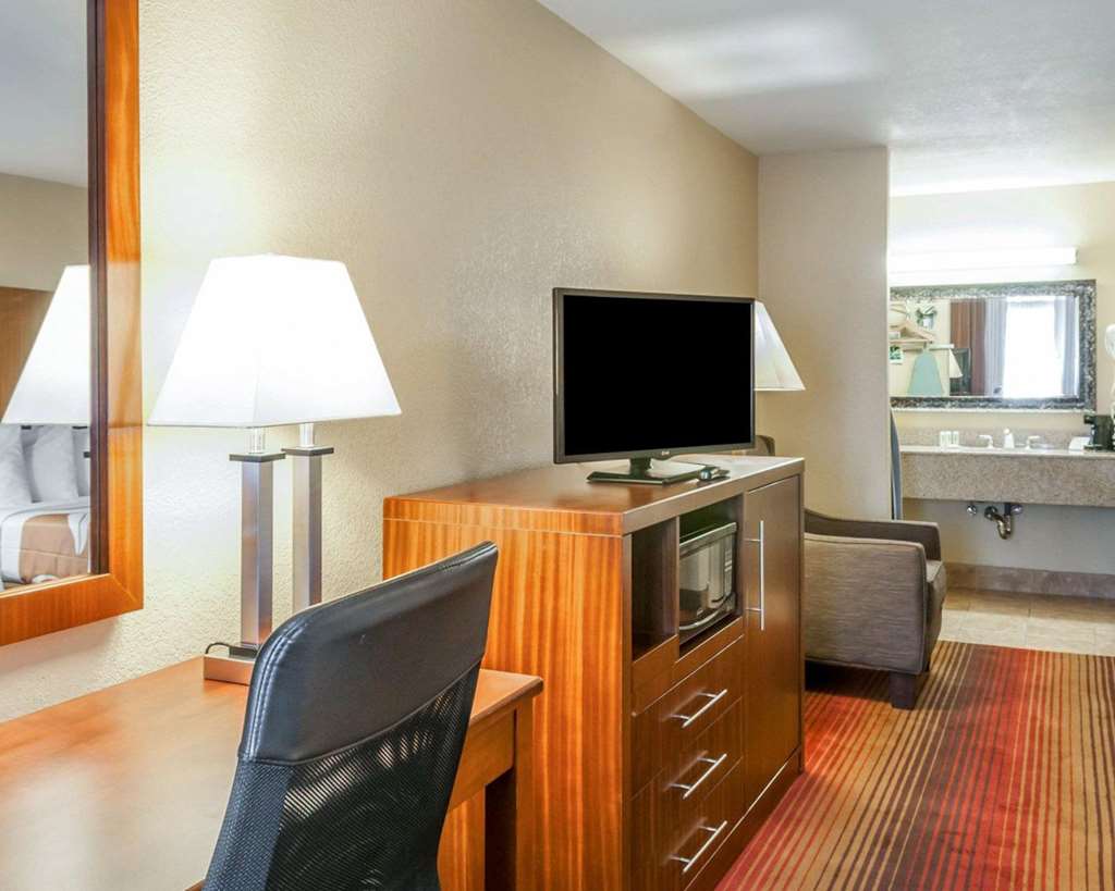 Quality Inn & Suites Albuquerque West - photo 12
