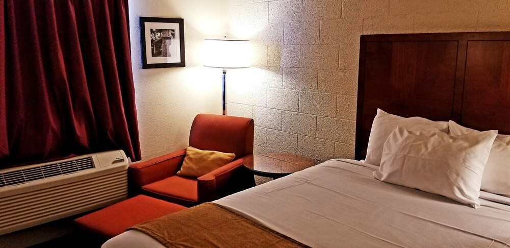 Cedar Inn - photo 6