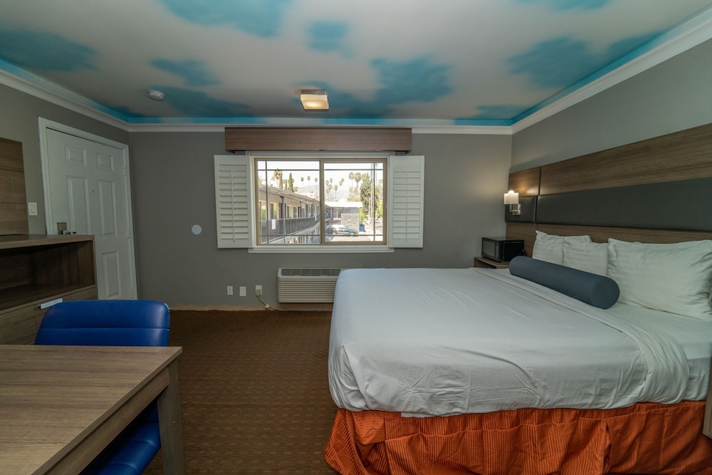 Hollywood Palms Inn and Suites - photo 48