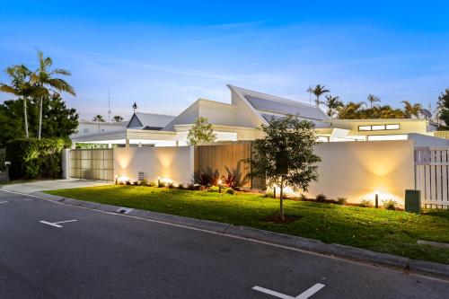 Raven6 Noosa Sound — 4-Star Luxury Hotel in Noosa Heads, Australia