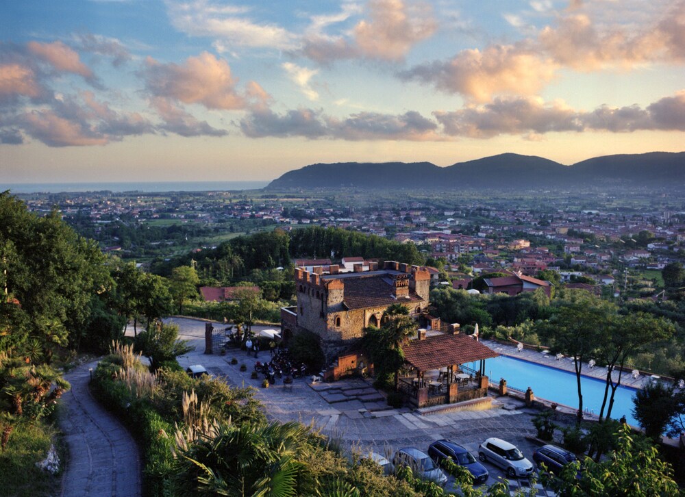 Ippotur Medieval Resort — hotel in Castelnuovo Magra