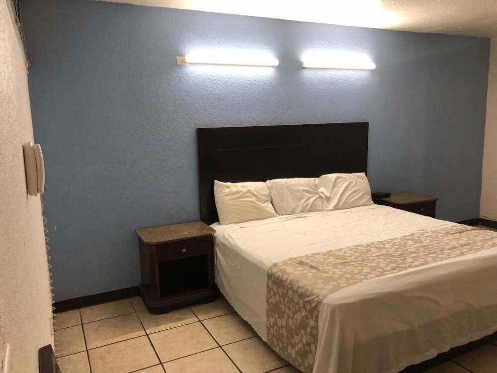 Tarpon Inn - photo 20