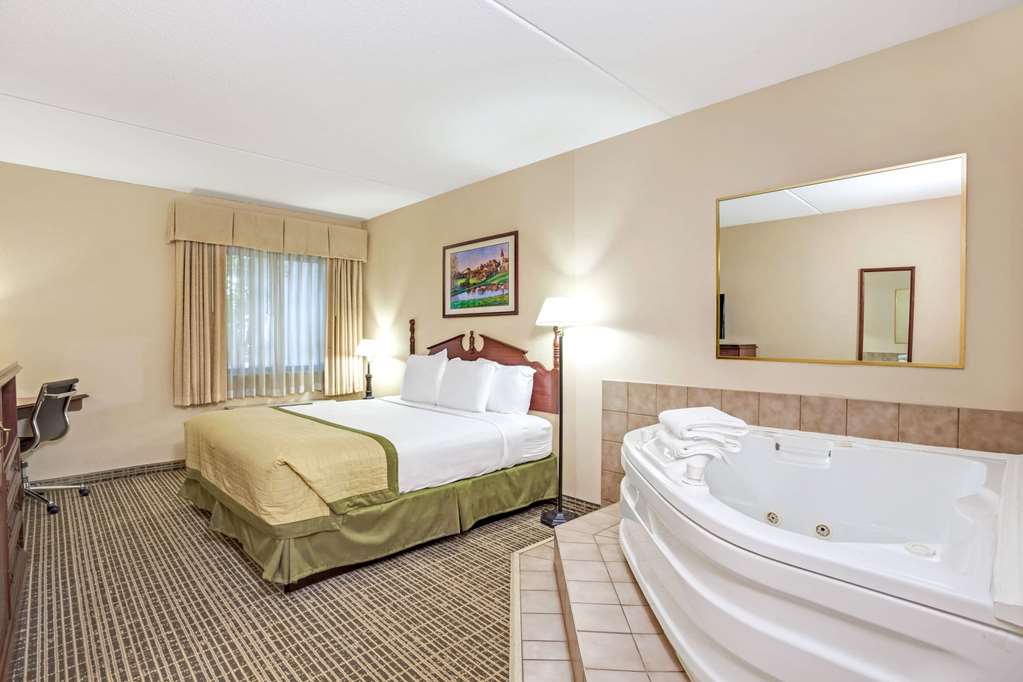 Baymont by Wyndham Louisville Airport South - photo 9