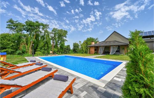 3 Bedroom Cozy Home In Gornje Plavnice — 4-Star Luxury Hotel in Bjelovar, Croatia