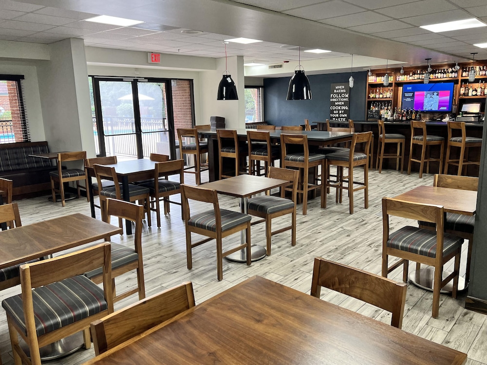 Four Points by Sheraton Greensboro Airport - photo 34