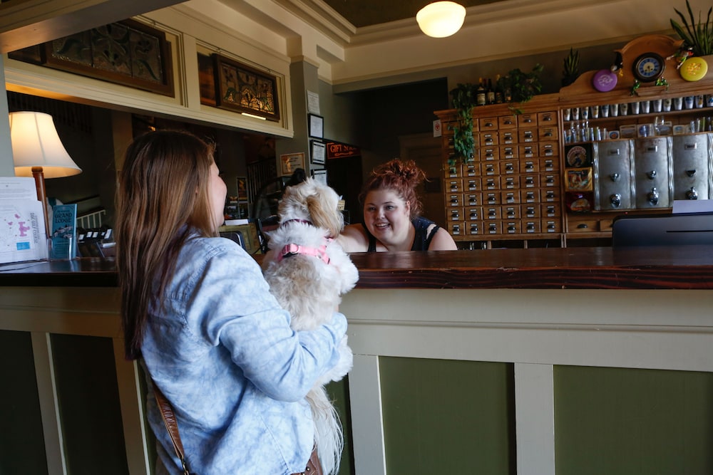 McMenamins Grand Lodge - photo 3