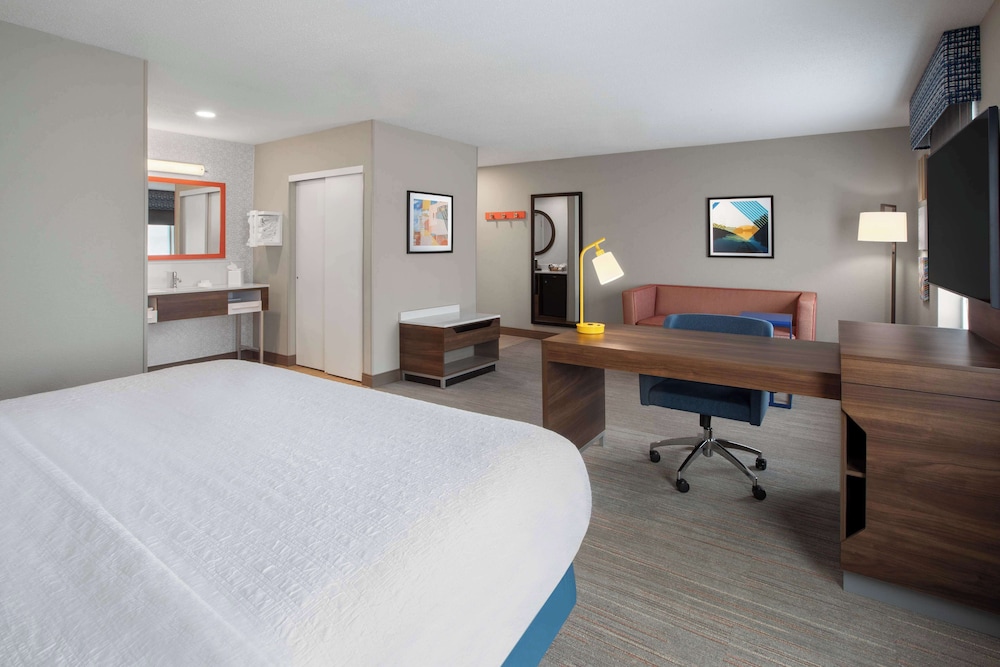 Hampton Inn & Suites Saginaw - photo 18