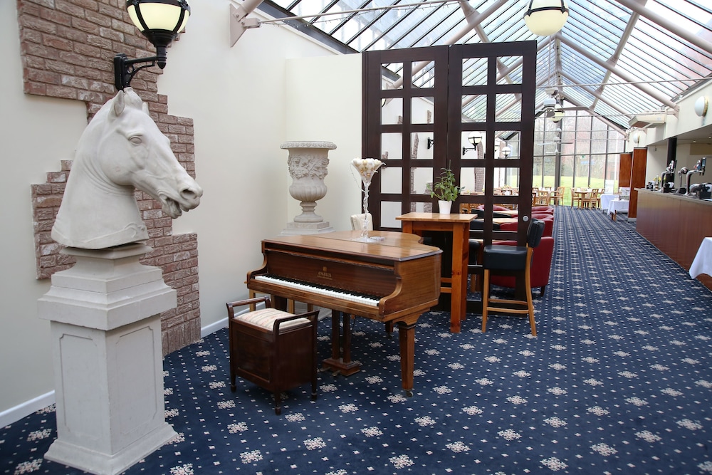 Hermitage Park Hotel — hotel in Coalville