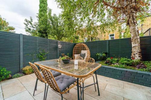 Cozy 2 Bedroom garden flat — 4-Star Luxury Hotel in London, United Kingdom