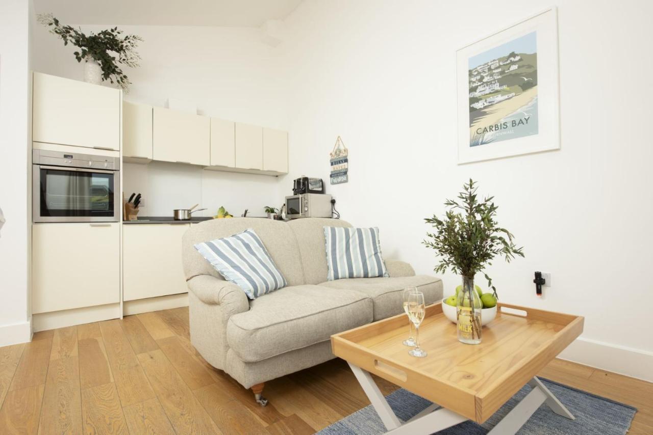 55 Una - carbon neutral hotel in Unknown City