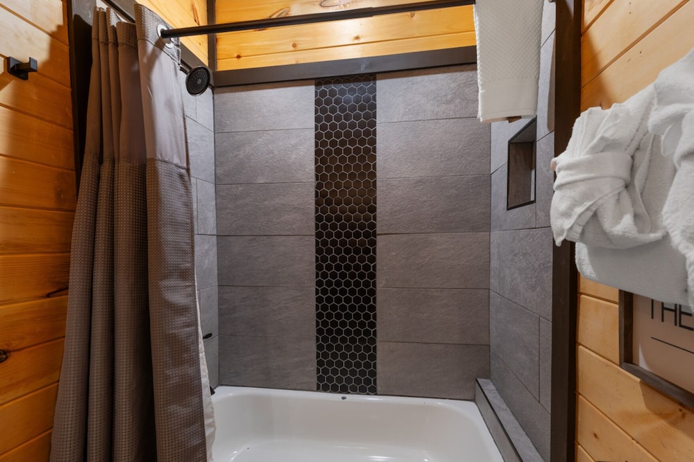 Hidden Gem Masterpiece By Ghosal Luxury Lodging - photo 36