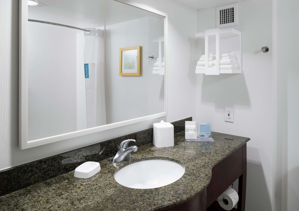 Hampton Inn & Suites Memphis Beale Street - photo 35