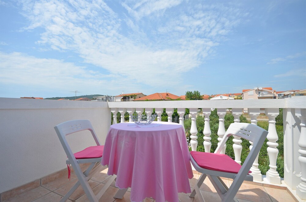 Apartment Ljuba — 4-Star Luxury Hotel in Vodice, Croatia