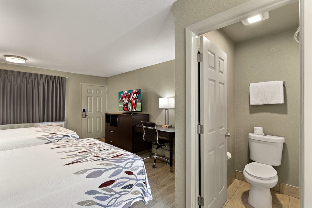 Red Roof Inn Redding - photo 7