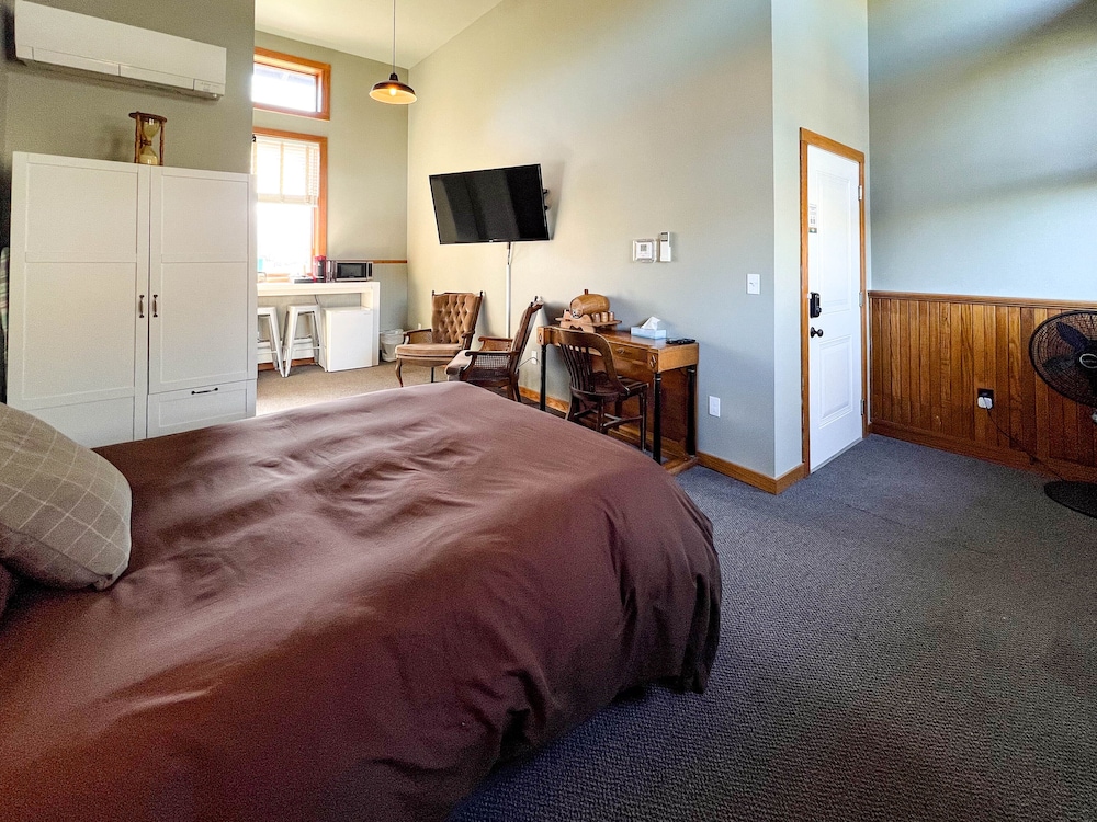 Endion Station Inn Hotel Next to Lake Superior - photo 20
